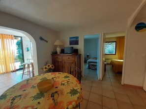 2 makuuhuonetta, silitysrauta/-lauta, Wi-Fi