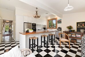 Kühlschrank, Mikrowelle, Geschirrspüler