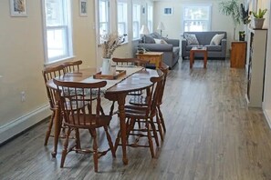 Dining - Stanhope Vacation House – Walk to the beach! (York)