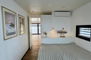 Unclassified image, 3 of 22, button