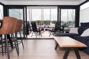 Smart TV - Hausboot in Boltenhagen (Boltenhagen)