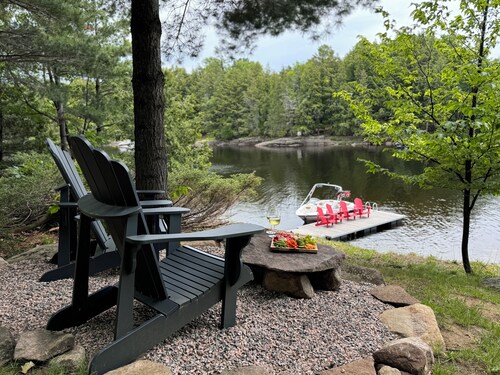 Secluded Lakeside Cottage in Beautiful Whitestone