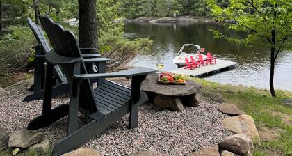 Secluded Lakeside Cottage in Beautiful Whitestone