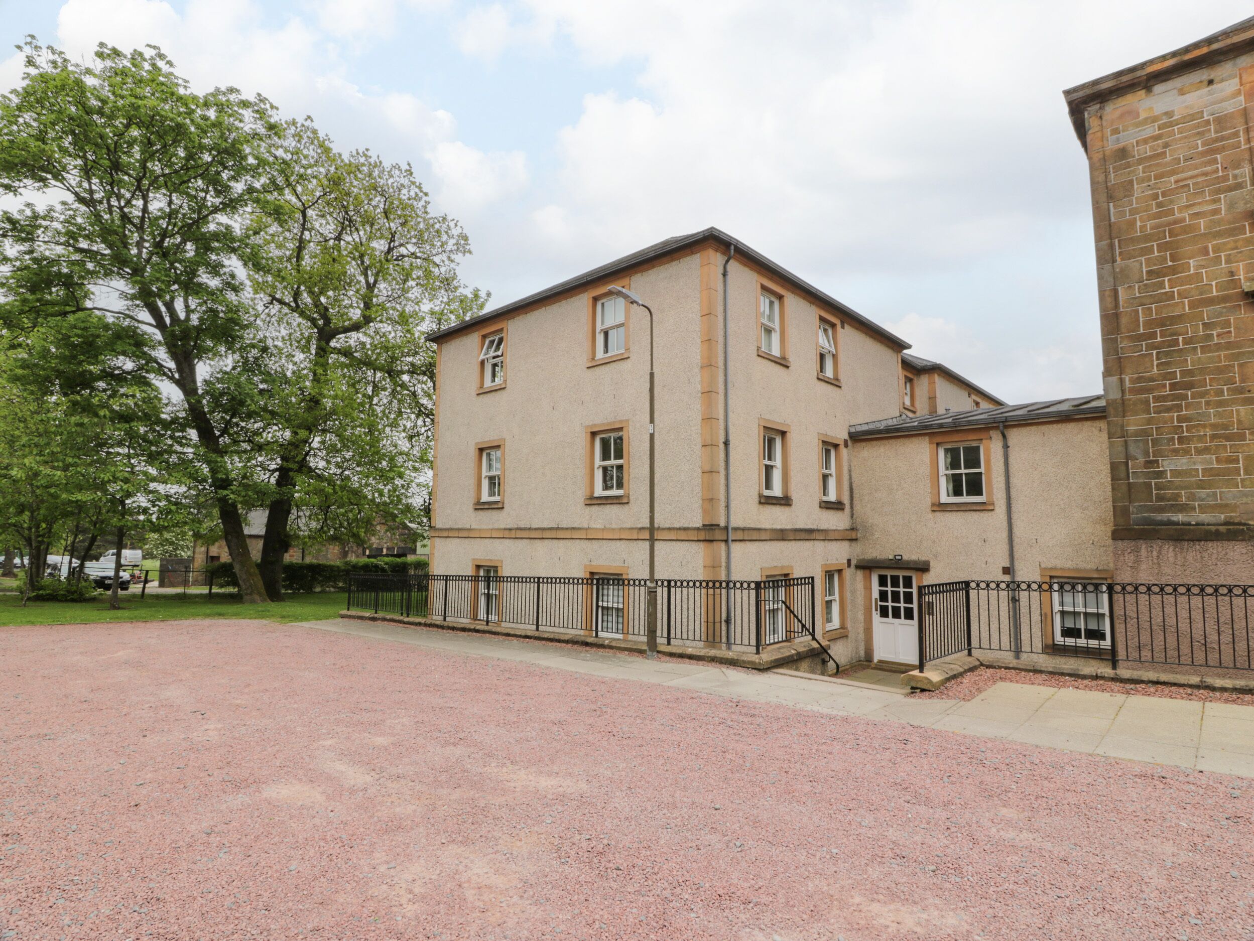 16 KNIGHTSRIDGE HOUSE in Livingston