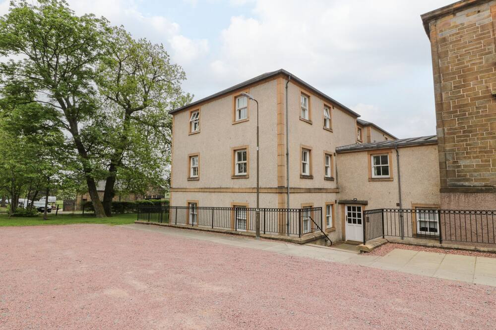 16 KNIGHTSRIDGE HOUSE in Livingston