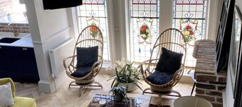 Stunning Victorian Home Near Dumbreck Station