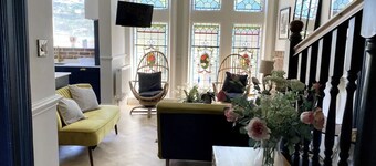 Stunning Victorian home near Dumbreck station