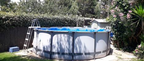 Tina de hidromasaje al aire libre