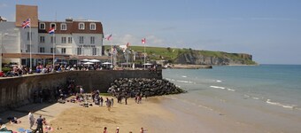 Apartment in Arromanches near Sandy Beach