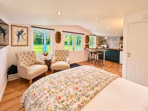 Room - Cosy Countryside Lodge, 10 Mins From the Beach and National Park (Maybole)