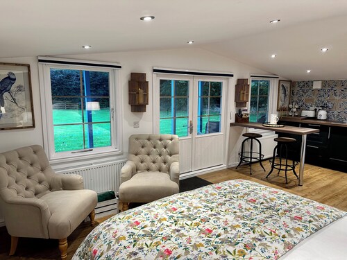 Cosy Countryside Lodge, 10 Mins From the Beach and National Park