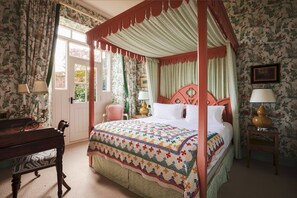 4 عدّة غرف نوم ومكواة/لوح كي وواي فاي مجانًا وملاءات أسرّة