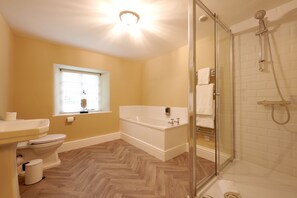 Towels - Netherdale Farmhouse, Upperdale | Peak District (Buxton)