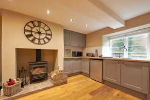 Dishwasher, cookware/dishes/utensils, dining tables - Netherdale Farmhouse, Upperdale | Peak District (Buxton)