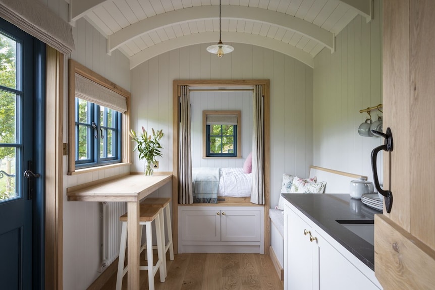 Oak Tree Shepherd's Hut Chatsworth Estate - Staffordshire