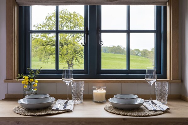 Interior - Oak Tree Shepherd's Hut/ Chatsworth Estate (Baslow)