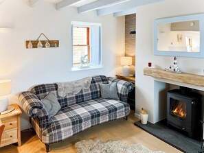 Fireplace - 2 bedroom accommodation in Buckie (Buckie)