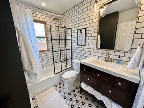 Towels, soap, shampoo, toilet paper