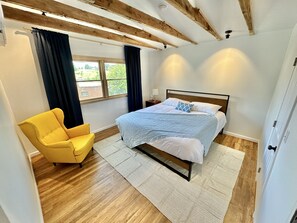 2 bedrooms, desk, iron/ironing board, free WiFi