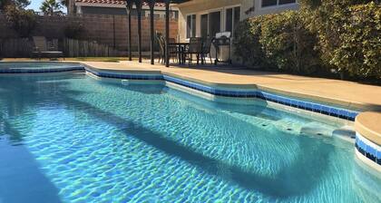 Sleeps 10! Entire House, Pool, close to strip