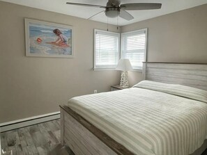 2 bedrooms, desk, iron/ironing board, WiFi