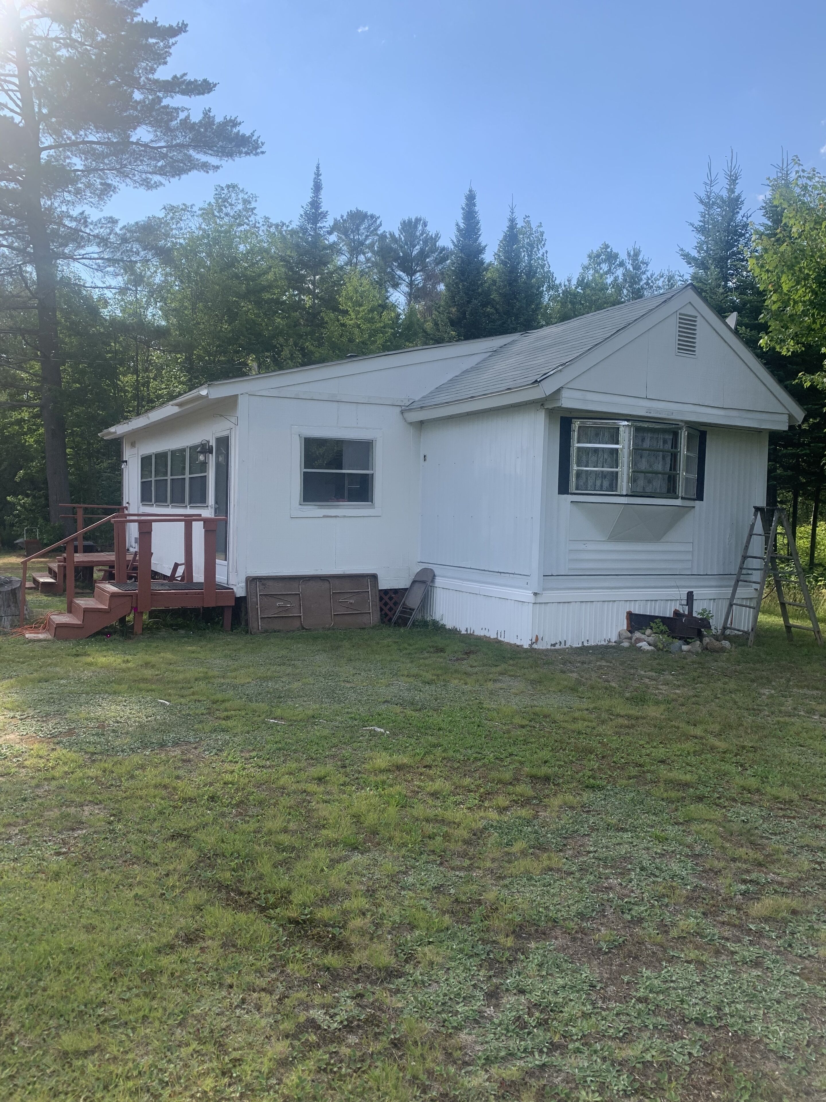 Mobil home with fire pit and trail access. Nestledat the base of Percy Peaks … 