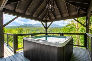 Bañera de hidromasaje al aire libre