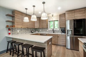 Refrigerador, microondas, horno, placa de cocina