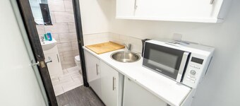 Ground Floor Studio Close to the City!