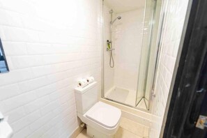 Studio | Bathroom | Shower, hair dryer, towels - Ground Floor Cosy Studio! (Birmingham)