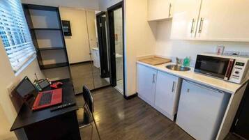Estudio | Cocina privada | Microondas y hervidor eléctrico