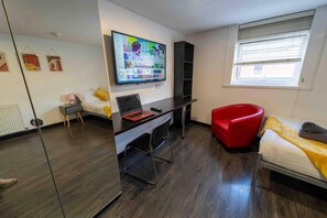 Studio | Living area - Modern Studio Available Close to the City (Birmingham)