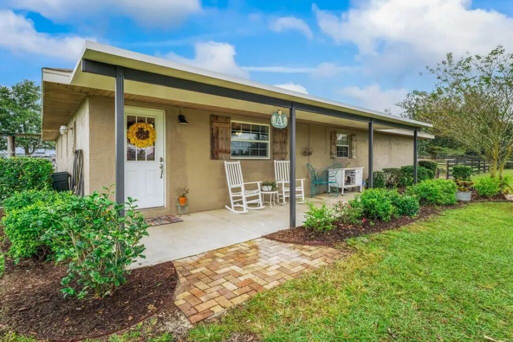 3BR Farmhouse Near The Villages, Fenced for Dogs, Perfect for Exploring/Relaxing