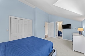 3 bedrooms, desk, iron/ironing board, free WiFi