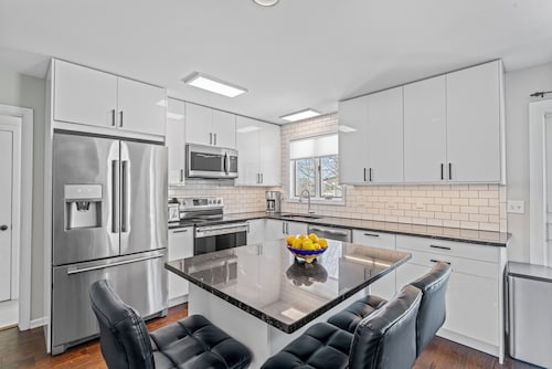 Groton Long Point 3BR • Walk to Private Beaches • Near Mystic & USCG Academy