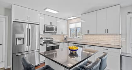 Groton Long Point 3BR • Walk to Private Beaches • Near Mystic & USCG Academy