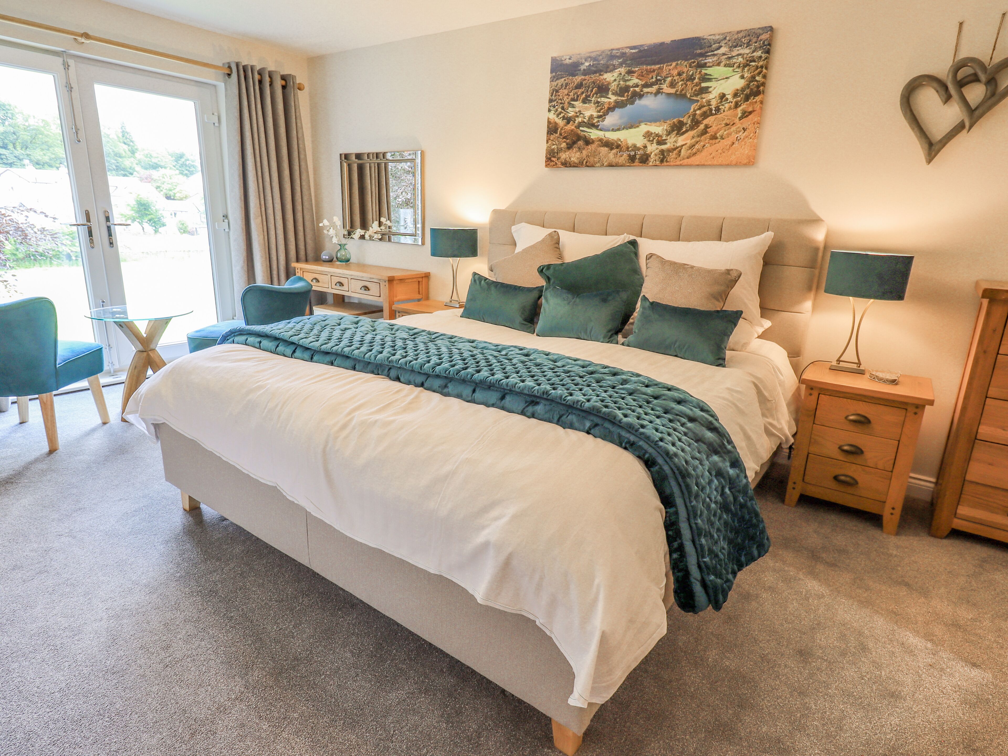 4 quartos, individualmente decorados, individualmente mobiliados