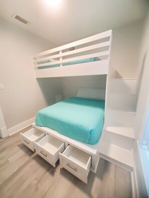 2 bedrooms, in-room safe, iron/ironing board, free WiFi