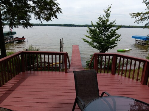 Beautiful full log cabin with  direct private frontage , beautiful sunsets .