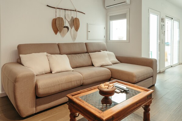 Smart TV - Charming 3-bedroom house, 2 WC, jacuzzi and barbuecue. Free parking and wi-fi. (Évora)