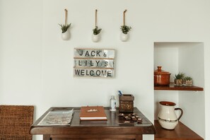 Interior - Charming 3-bedroom house, 2 WC, jacuzzi and barbuecue. Free parking and wi-fi. (Évora)