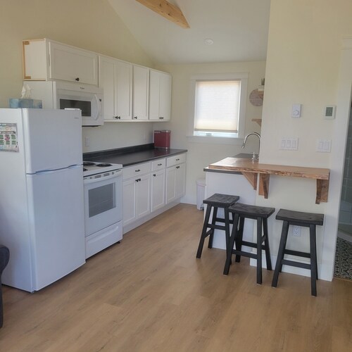 Cozy North Shore two bedroom cottage