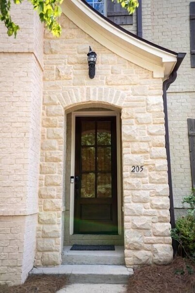 The Warren, 3BR Cozy Condo by Velvet Ditch Villas