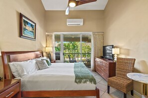 1 bedroom, iron/ironing board, travel crib, free WiFi - ON SALE! Cozy Maui Studio With Beach + Pool (Kihei)