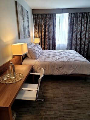 4 bedrooms, desk, free WiFi, bed sheets