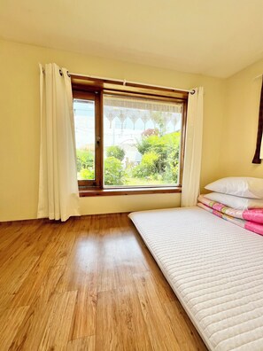 No.1 | Frette Italian sheets, premium bedding, memory foam beds, free WiFi - indigo (Jeonju)