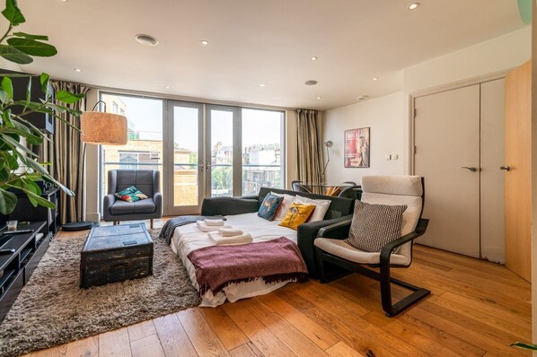 2 عدّة غرف نوم ومكتب ومكواة/لوح كي وخدمة الإنترنت