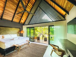 Suite | 高档床上用品、羽绒被、迷你吧、客房内保险箱