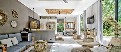 Suite Luxury | Coin séjour | TV connectée de 50 pouces avec chaînes numériques, Netflix