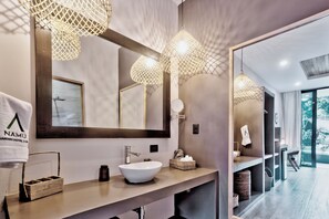 Master Room | Bathroom | Free toiletries, hair dryer, towels, soap